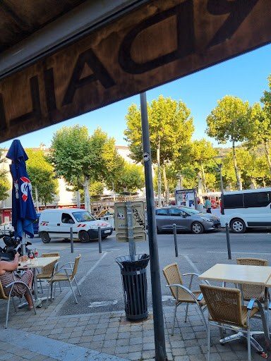 La terrasse du Dardaillon sur la place
